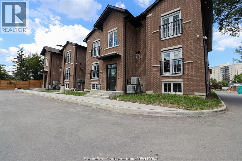 233 Watson #305, Windsor — primary photograph