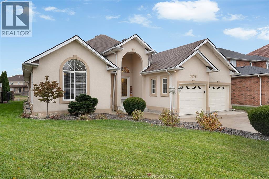 1075 Stoneybrook, Windsor — photograph 2