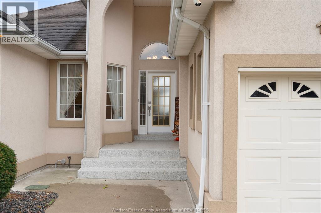 1075 Stoneybrook, Windsor — photograph 3