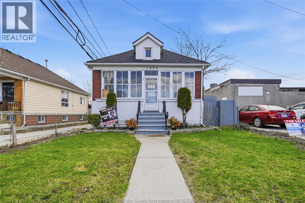 1023 Hall Avenue, Windsor — primary photograph