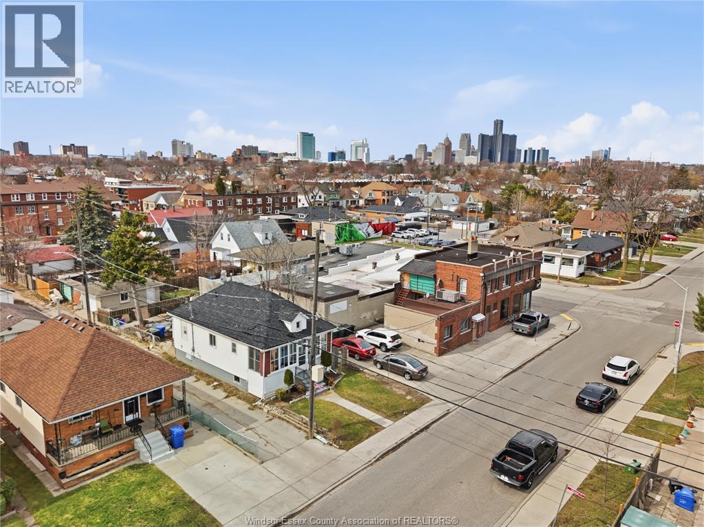 1023 Hall Avenue, Windsor — photograph 3