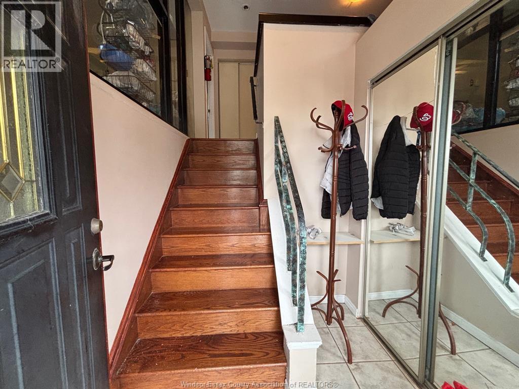 163 Janette #2ND FLOOR, Windsor — photograph 2