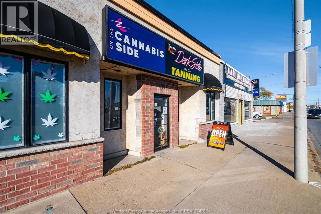 4756 Tecumseh Road, Windsor — primary photograph