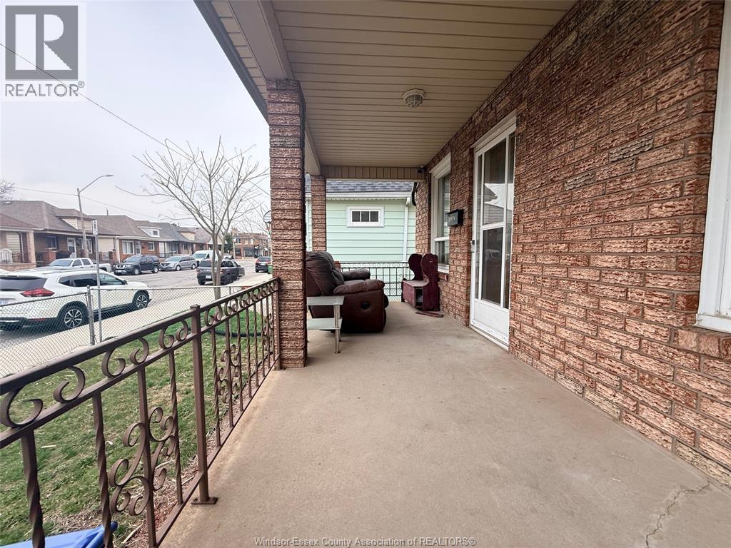 1378 Erie Street, Windsor — photograph 3