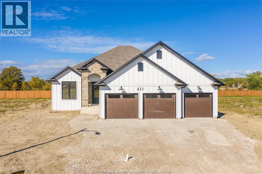 Single Family — 651 Summit, Lakeshore, Ontario