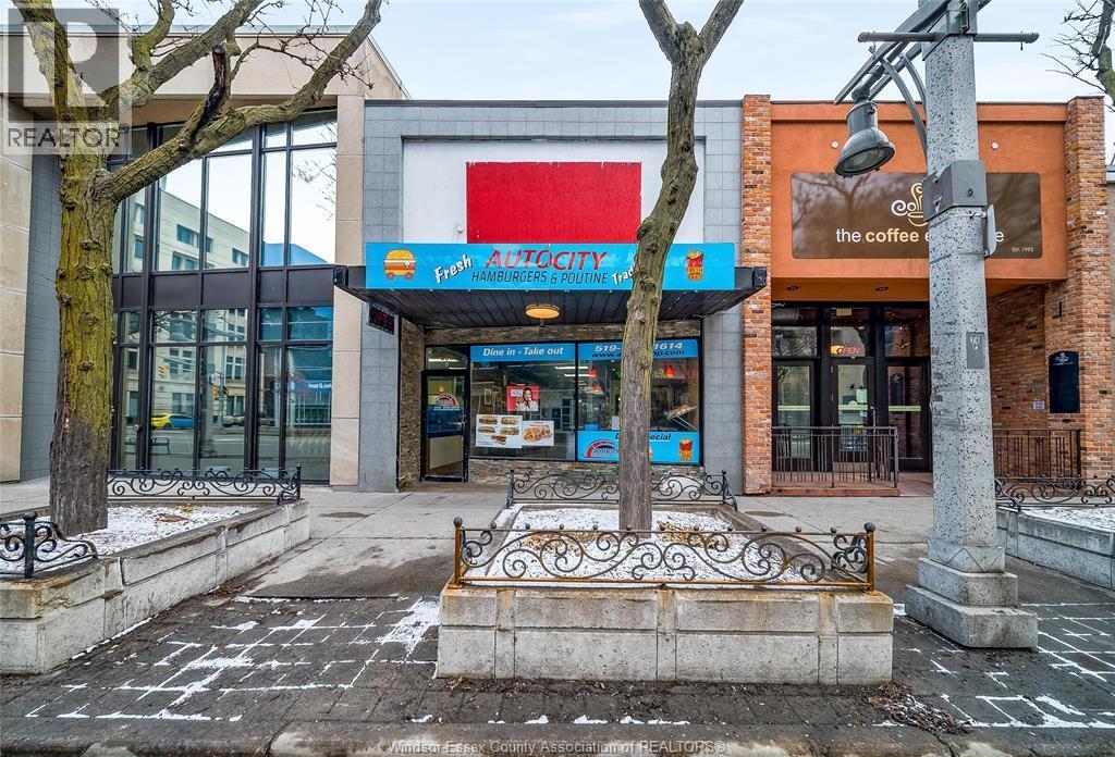 256 Ouellette Avenue, Windsor — photograph 2