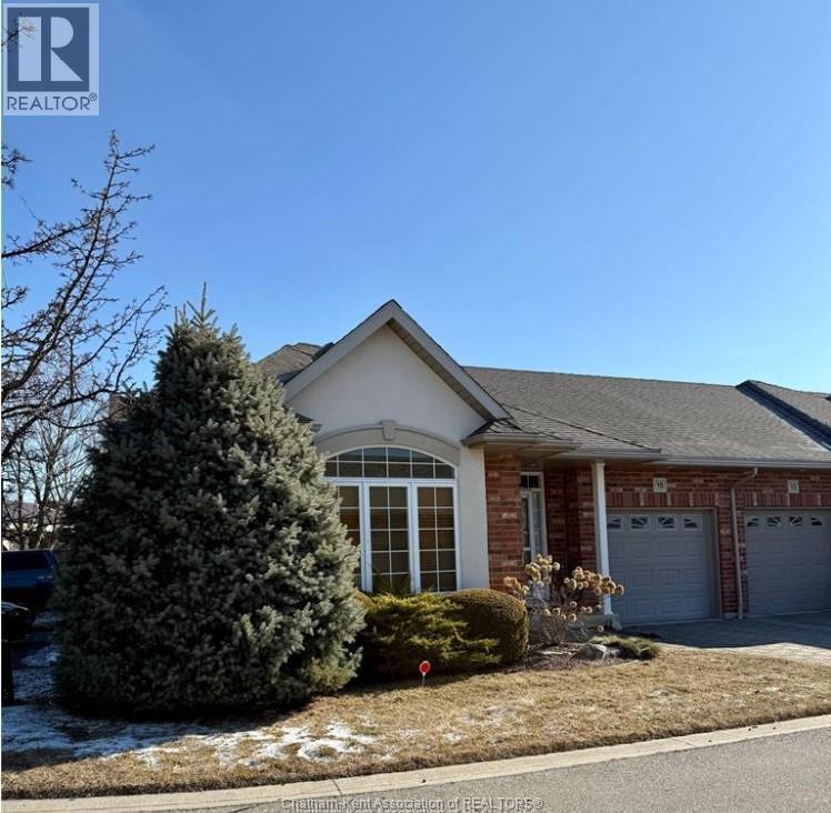 Single Family — 15 Oakgrove Lane, Chatham, Ontario