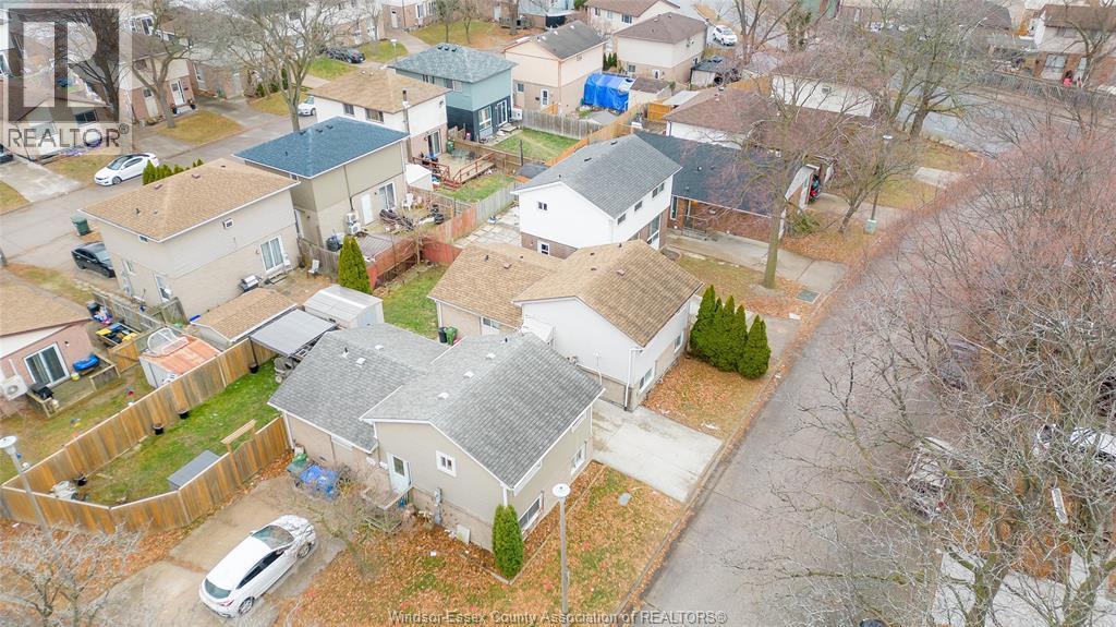 1229 Arncliffe, Windsor — photograph 2