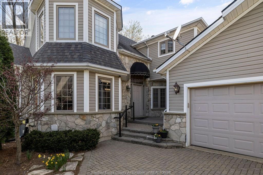 565 Gold Coast, Amherstburg — photograph 2