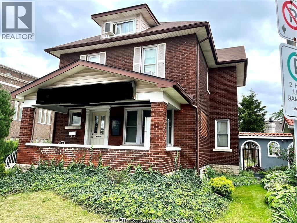 95 Giles Boulevard, Windsor — primary photograph