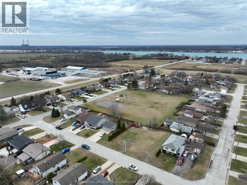 1583 Councillors Street, Moore Township — primary photograph