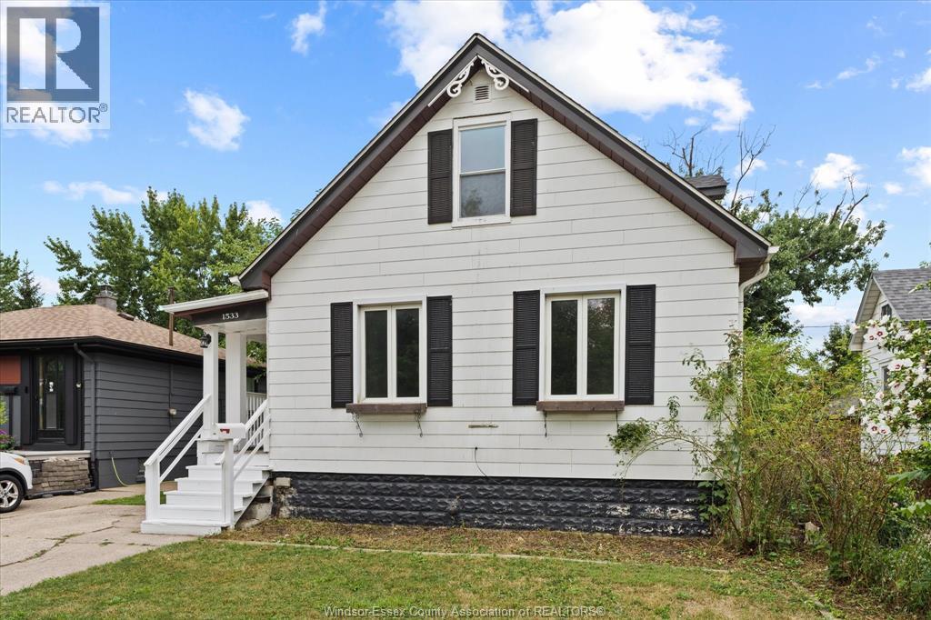 1533 Alexis Road, Windsor — photograph 2
