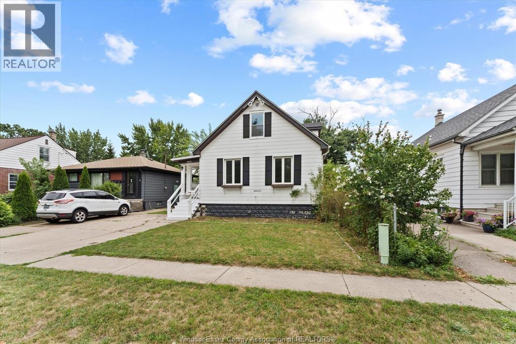 1533 Alexis Road, Windsor — photograph 3