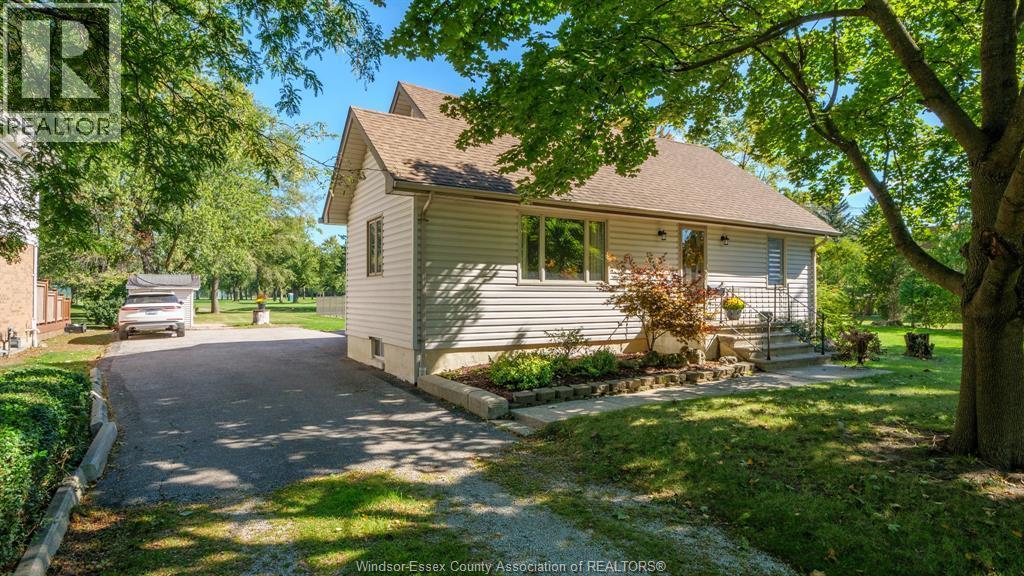 4054 Roseland Drive, Windsor — photograph 2