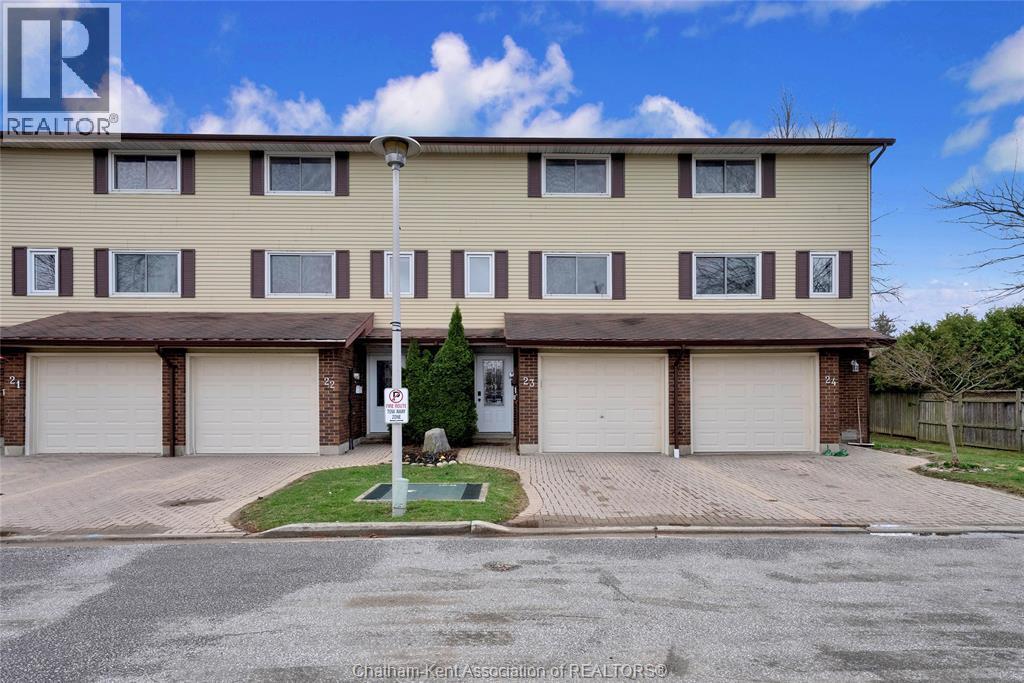 Single Family — 393 Baldoon Road, Chatham, Ontario