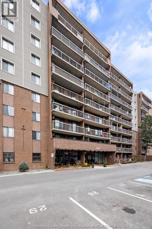 Single Family — 3936 Wyandotte Street, Windsor, Ontario