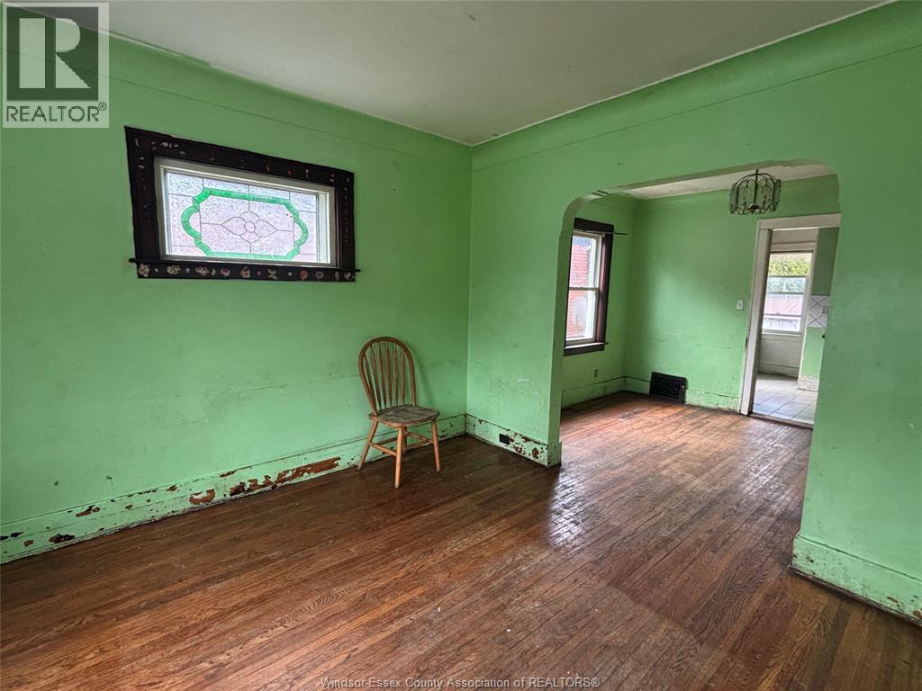 3278 Edison, Windsor — photograph 2