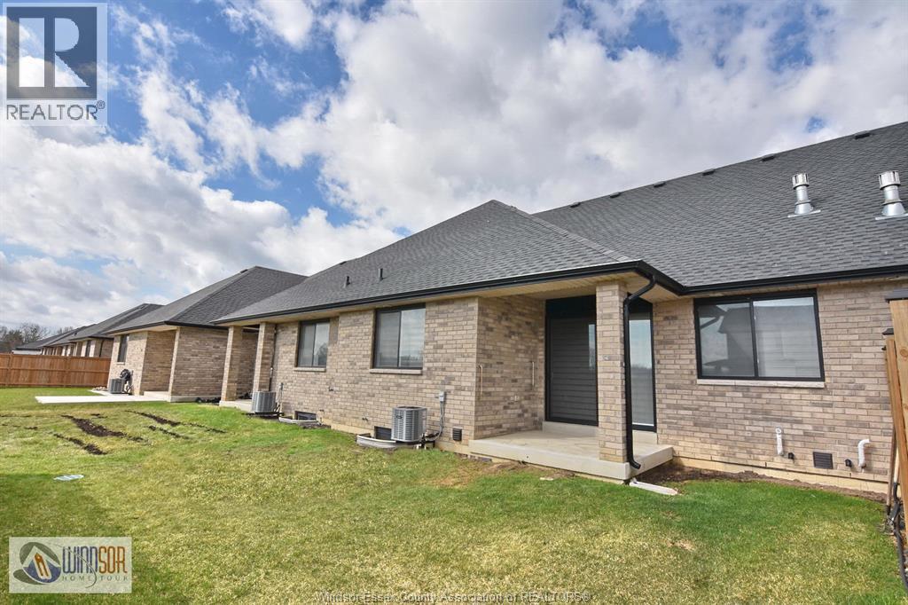 202 Livingstone Crescent, Amherstburg — photograph 3