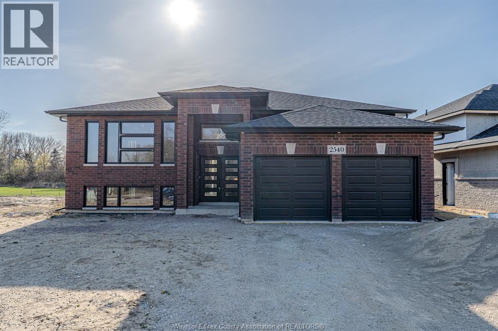Single Family — 2588 Mayfair, LaSalle, Ontario