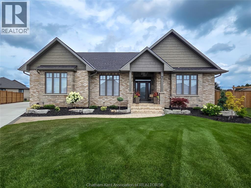 Single Family — 7 Tracy Drive, Chatham, Ontario