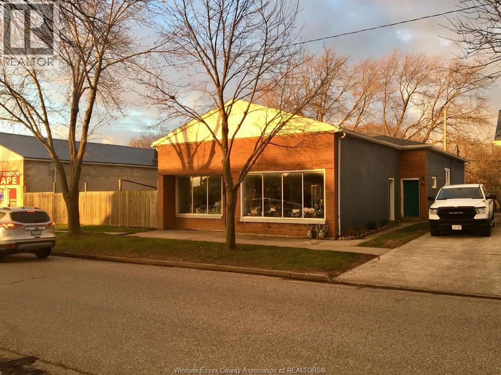 1126 & V/l California Avenue, Windsor — primary photograph