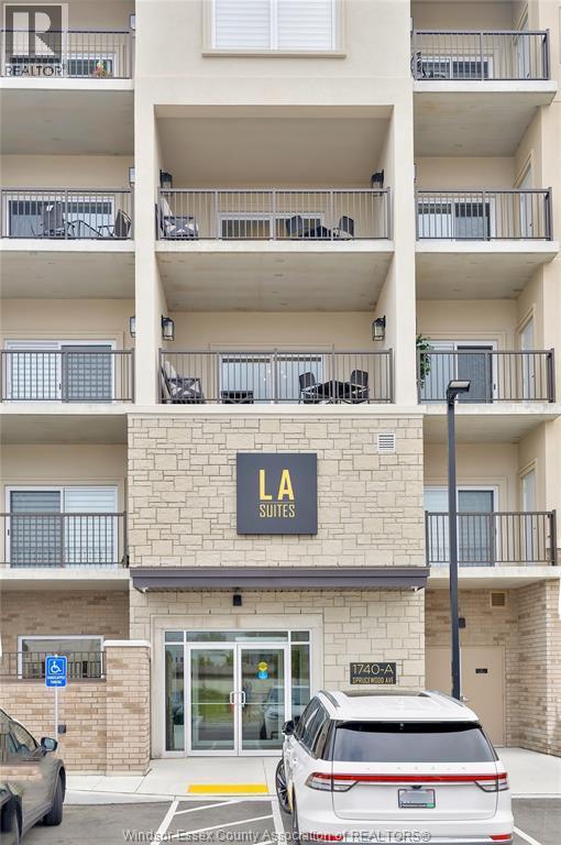 1740-A Sprucewood #206, LaSalle — photograph 2