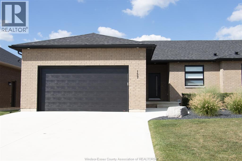 157 Blue Jay Crescent, Kingsville — photograph 2
