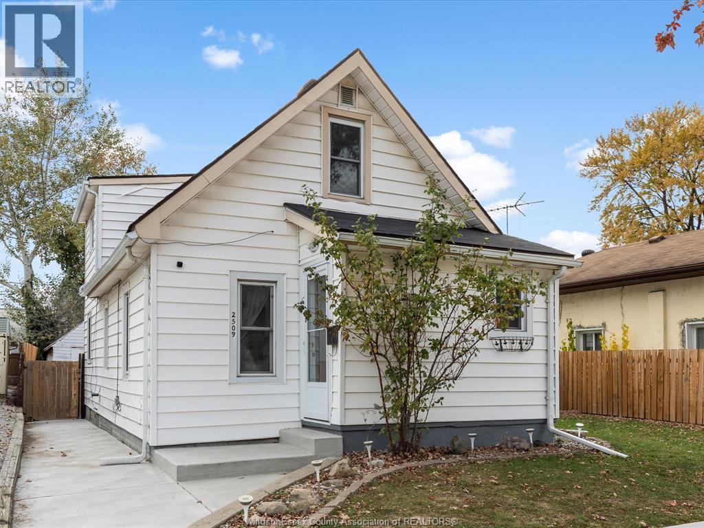 2509 Alexis Road, Windsor — photograph 2