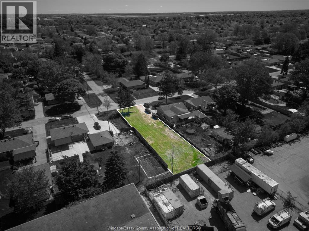 3199 Woodlawn, Windsor — photograph 2