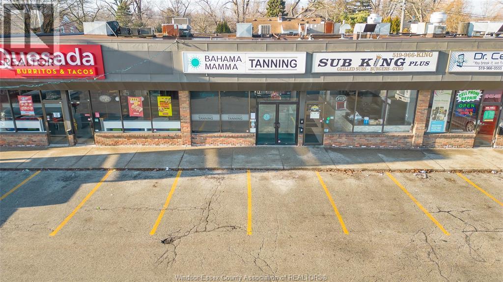 3041 Dougall Avenue, Windsor — photograph 2