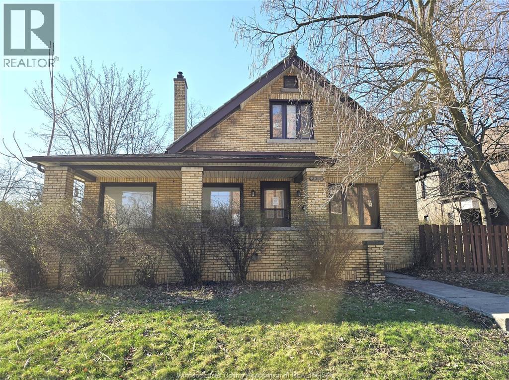 2311 University Avenue, Windsor — primary photograph