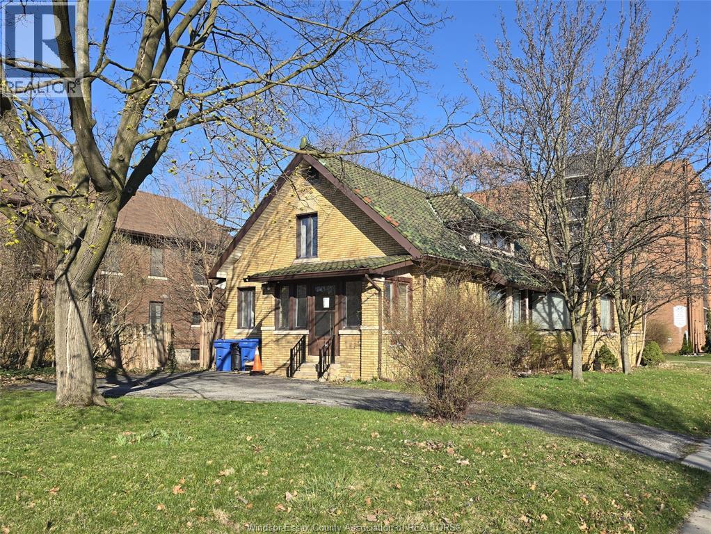 2311 University Avenue, Windsor — photograph 3