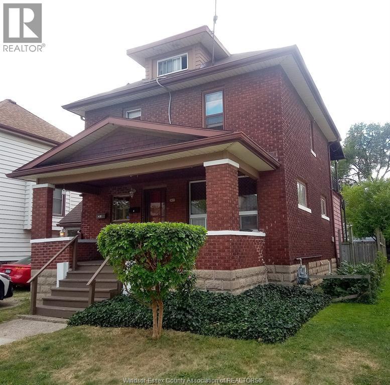 427 Gladstone Avenue, Windsor — photograph 2