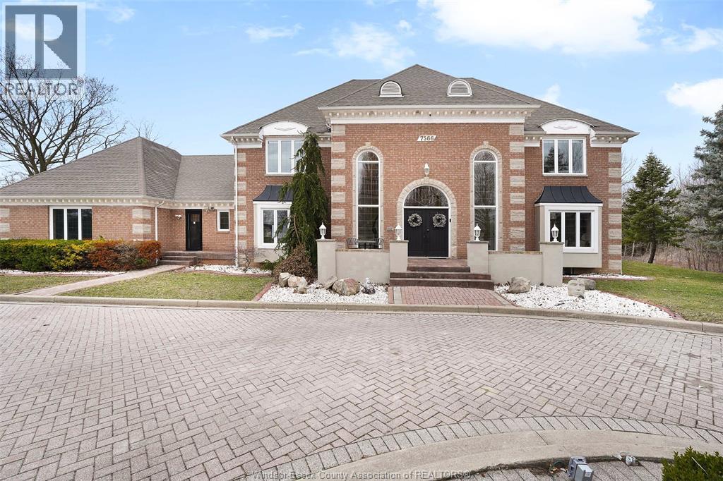 7566 Howard Avenue, Amherstburg — photograph 2