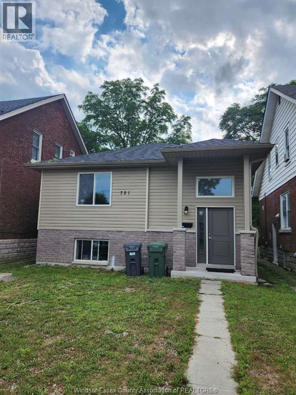 721 Partington, Windsor — primary photograph