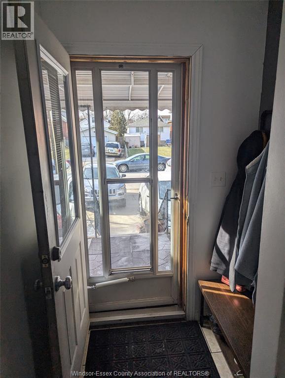 856 Pillette Road, Windsor — photograph 2