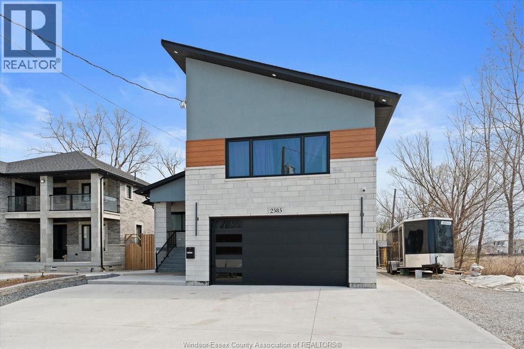 2585 Kenora Street, Windsor — photograph 2