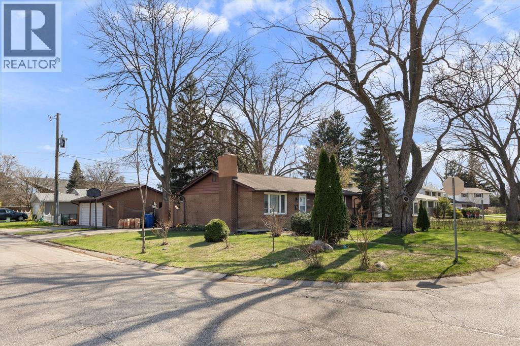 2979 Orion, Windsor — photograph 3