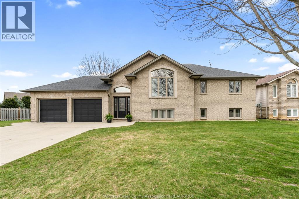 Single Family — 7 Beniuk Court, Leamington, Ontario