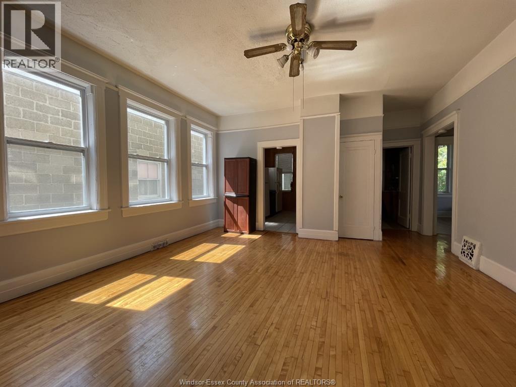 3338 Sandwich Street, Windsor — photograph 2