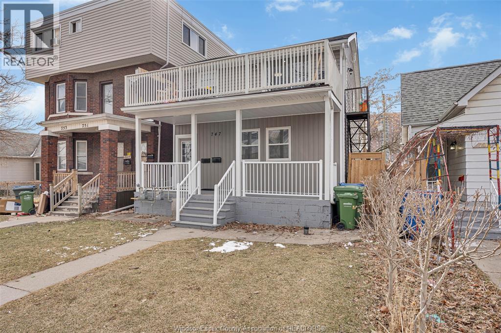 747 Windsor, Windsor — photograph 2