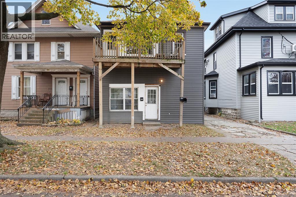 987 Lincoln, Windsor — photograph 2
