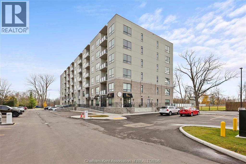 Single Family — 364 Grand Avenue, Chatham, Ontario