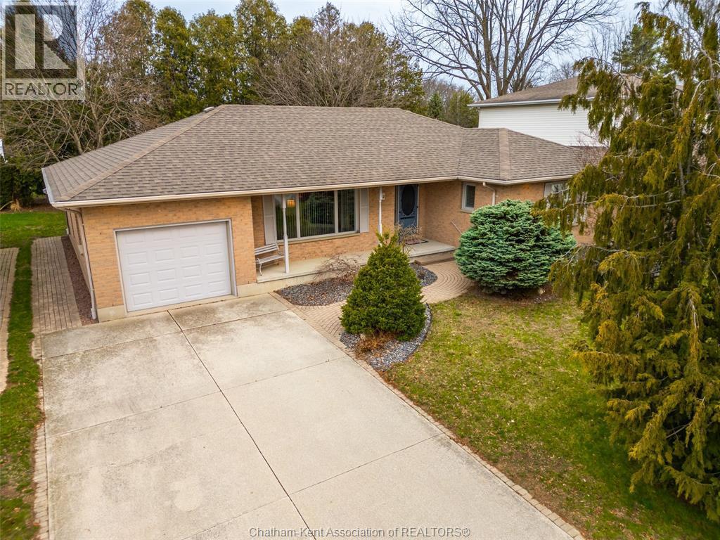 Single Family — 32 Christina Place, Chatham, Ontario