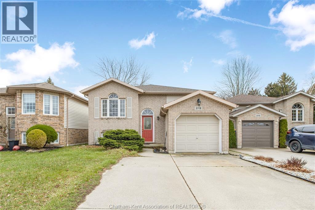 Single Family — 219 Greenfield Lane, Chatham, Ontario