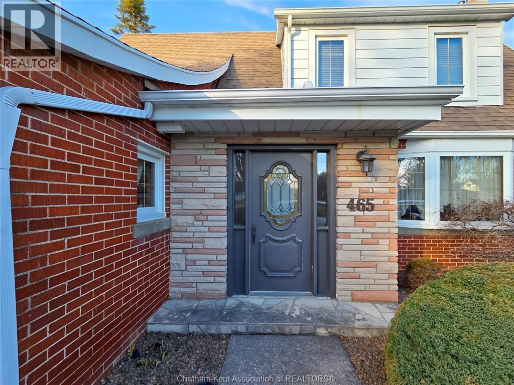 465 Victoria Avenue, Chatham — photograph 2