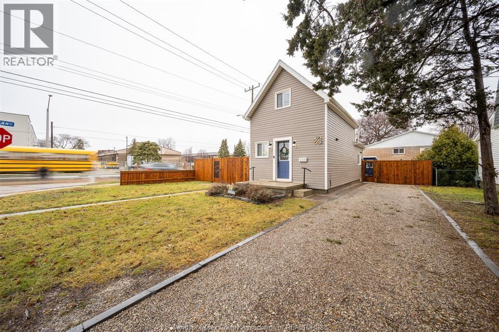 203 Sheldon Avenue, Chatham — photograph 2