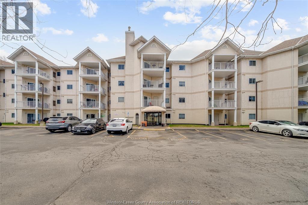 40 Adams Lane #114, LaSalle — photograph 2