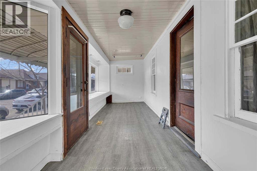 1368 Erie Street, Windsor — photograph 3