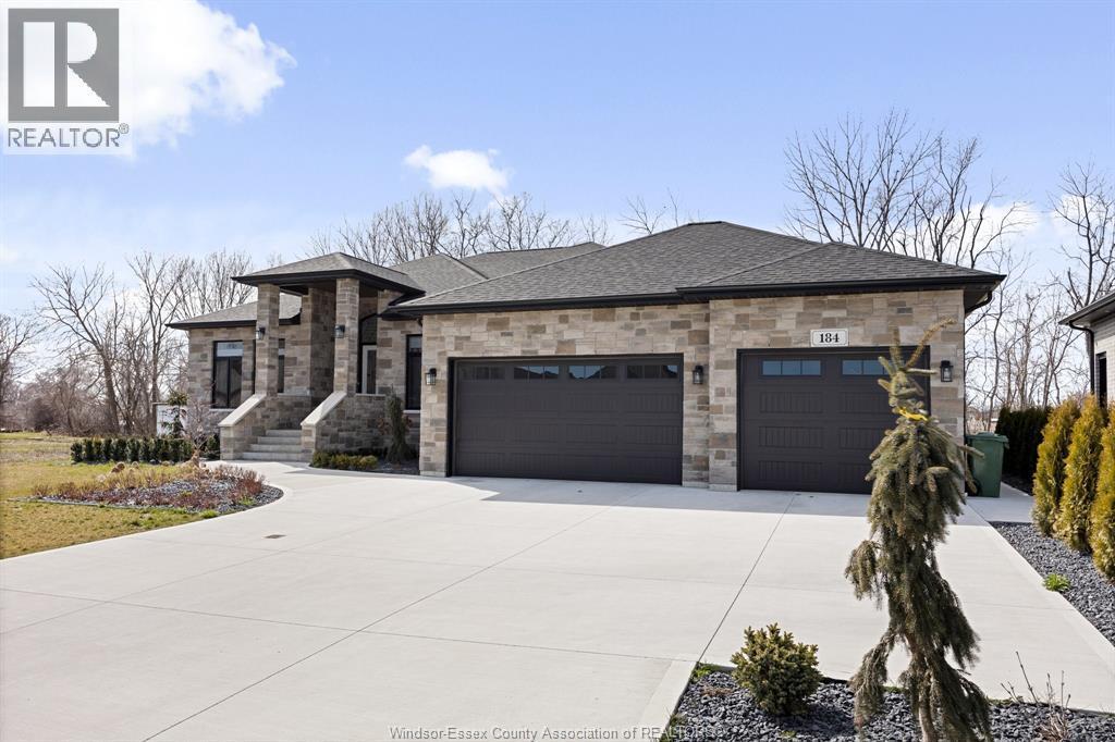 184 Grandview, Kingsville — photograph 2
